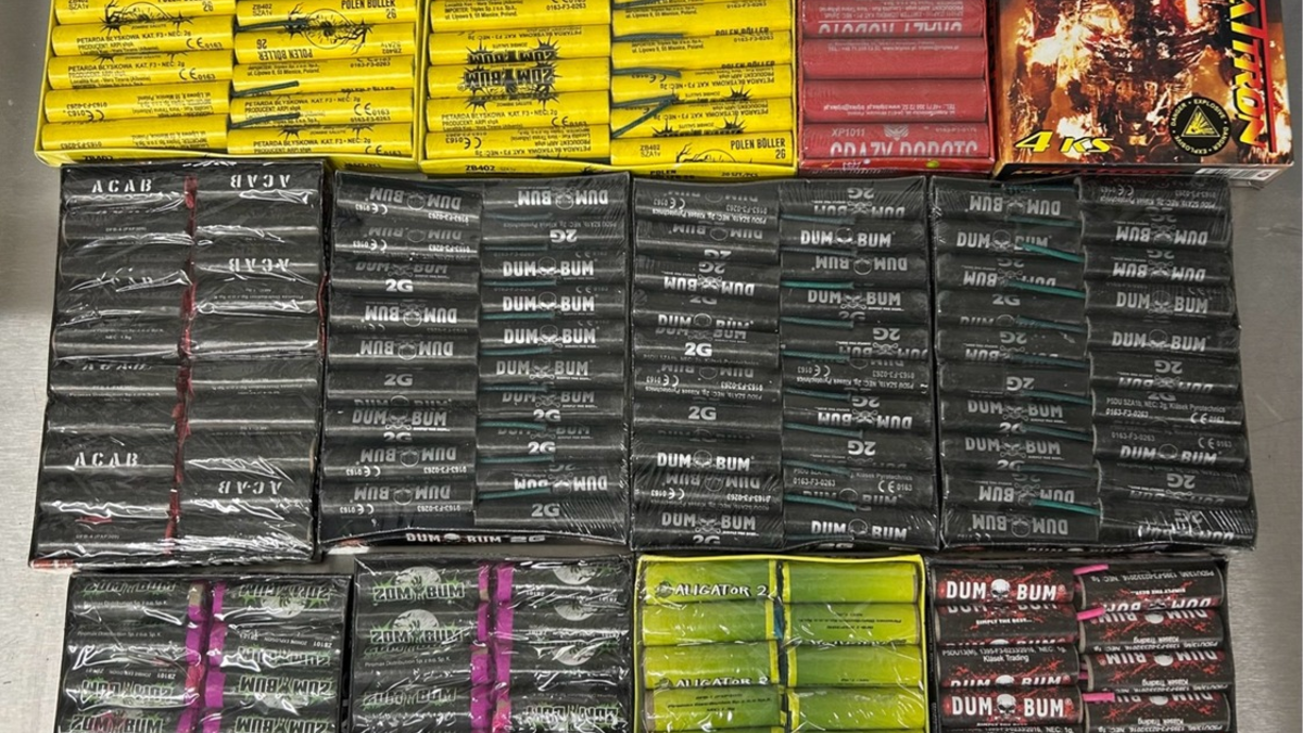 HZA-KR: Hauptzollamt Krefeld stellt illegales Feuerwerk sicher und warnt vor Gefahren - Foto: presseportal.de