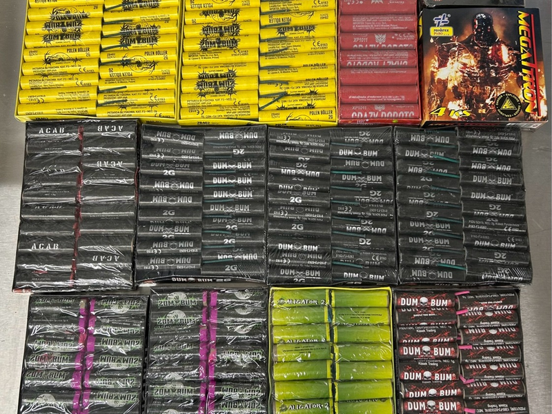 HZA-KR: Hauptzollamt Krefeld stellt illegales Feuerwerk sicher und warnt vor Gefahren - Foto: presseportal.de