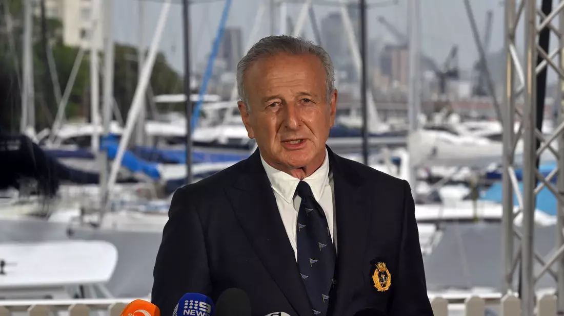 David Jacobs erklärte die Entscheidung der Veranstalter, die Regatta nicht abzubrechen. - Bild: Mick Tsikas/AAP/dpa