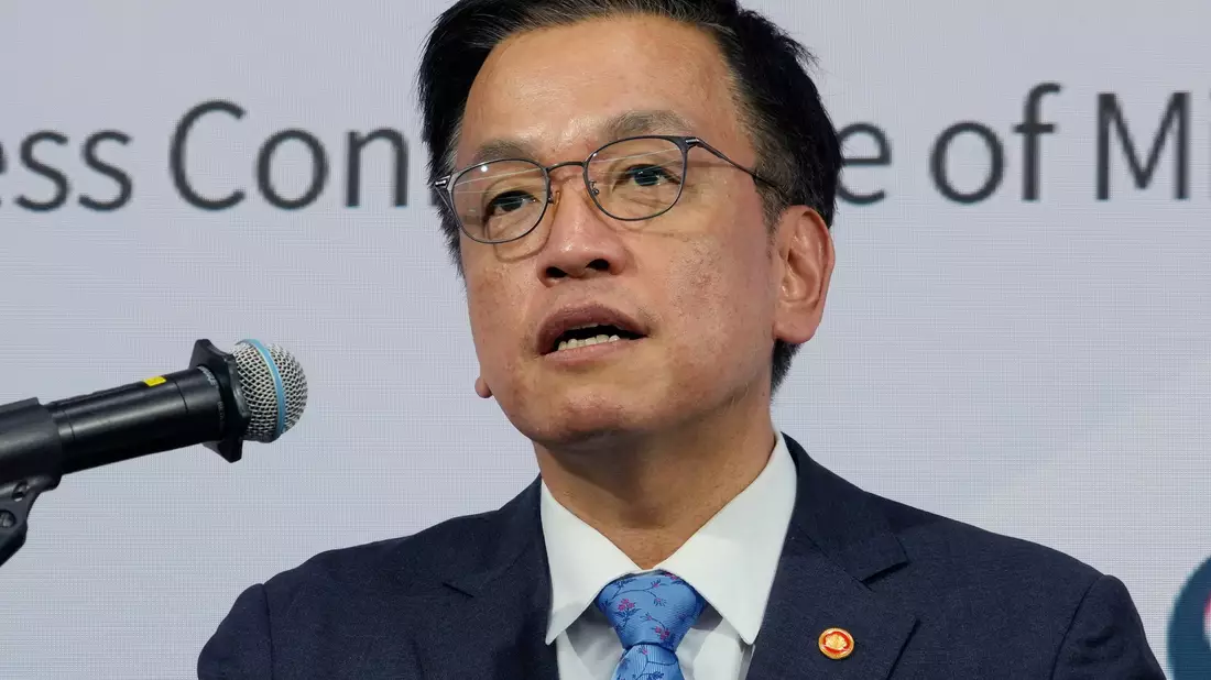 Der südkoreanische Finanzminister Choi Sang Mok übernimmt übergangsweise Südkoreas Staatsgeschäfte. (Archivbild) - Bild: Ahn Young-joon/AP/dpa