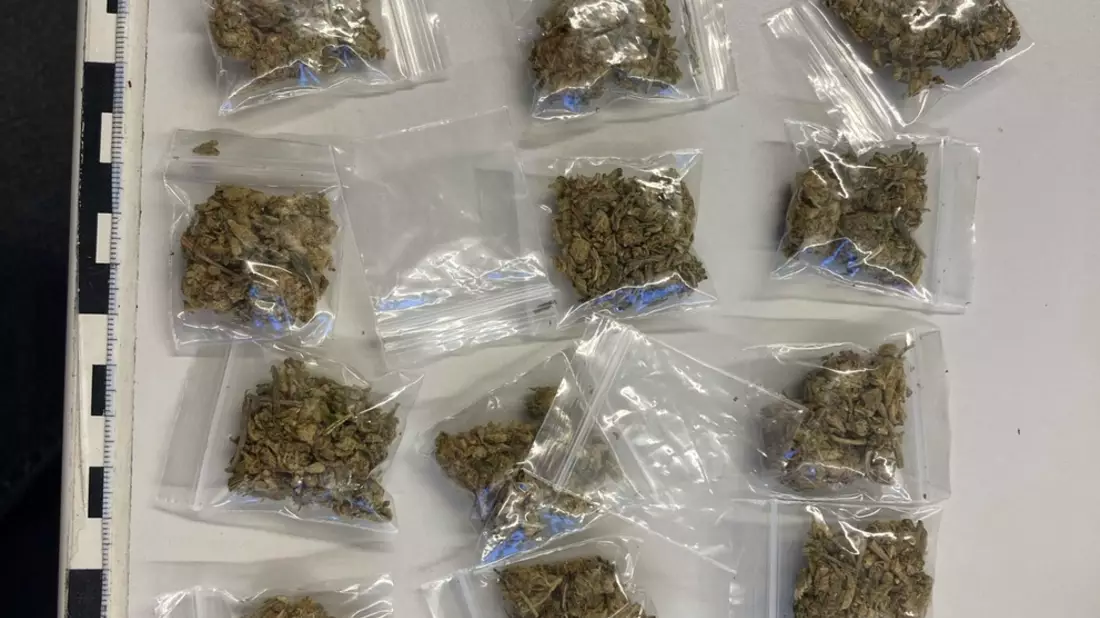 POL-SI: Polizei geht bei Sonderkontrollen in der Innenstadt Drogenhändler ins Netz - über 1,5 kg Betäubungsmittel sichergestellt -#polsiwi - Bild: presseportal.de