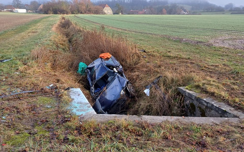 FW Horn-Bad Meinberg: Schwerer Verkehrsunfall am Freitag Vormittag - eine Person bei Alleinunfall im PKW eingeschlossen - Foto: presseportal.de FW Horn-Bad Meinberg: Schwerer Verkehrsunfall am Freitag Vormittag - eine Person bei Alleinunfall im PKW eingeschlossen - Foto: presseportal.de