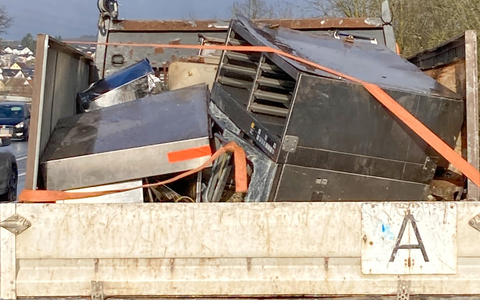 POL-LDK: + Mangelnde Ladungssicherung geahndet + In Reifenhandel eingestiegen + Haftbefehl vollstreckt + Unfallflucht im Parkhaus + - Foto: presseportal.de POL-LDK: + Mangelnde Ladungssicherung geahndet + In Reifenhandel eingestiegen + Haftbefehl vollstreckt + Unfallflucht im Parkhaus + - Foto: presseportal.de