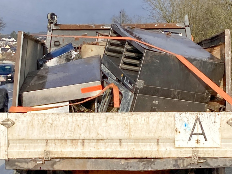 POL-LDK: + Mangelnde Ladungssicherung geahndet + In Reifenhandel eingestiegen + Haftbefehl vollstreckt + Unfallflucht im Parkhaus + - Foto: presseportal.de