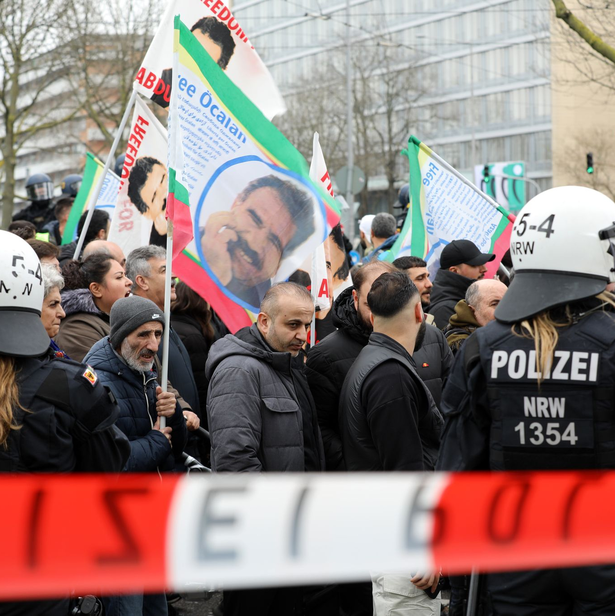 Der PKK-Chef Abdullah Öcalan hat auch in Deutschland viele Anhänger - Foto: Sascha Thelen/dpa