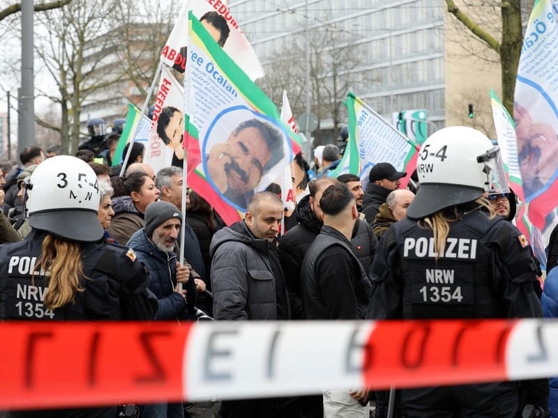 Der PKK-Chef Abdullah Öcalan hat auch in Deutschland viele Anhänger - Foto: Sascha Thelen/dpa