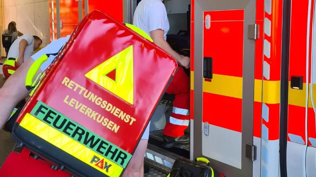 FW-LEV: PKW Brand nach Verkehrsunfall - Bild: presseportal.de