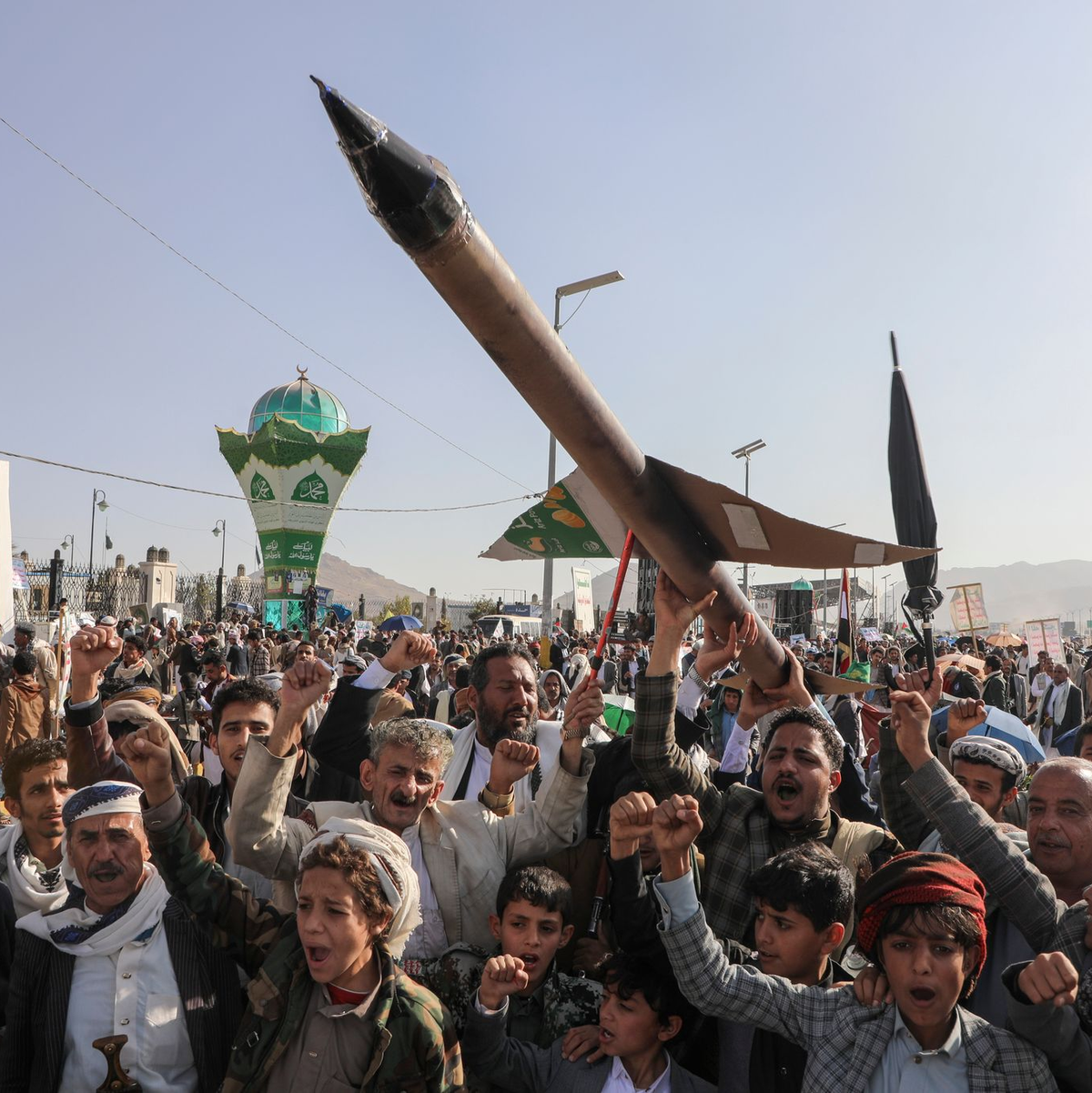 Die Huthi-Miliz feuert fast täglich Raketen auf Israel ab.  - Foto: Osamah Abdulrahman/AP/dpa