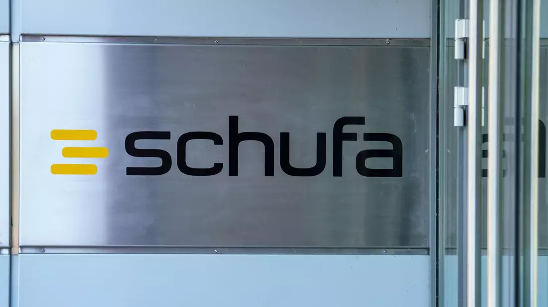 Wer eine Wohnung mieten will, braucht in den meisten Fällen eine Schufa-Auskunft ohne negative Einträge. (Archivbild) - Bild: Andreas Arnold/dpa