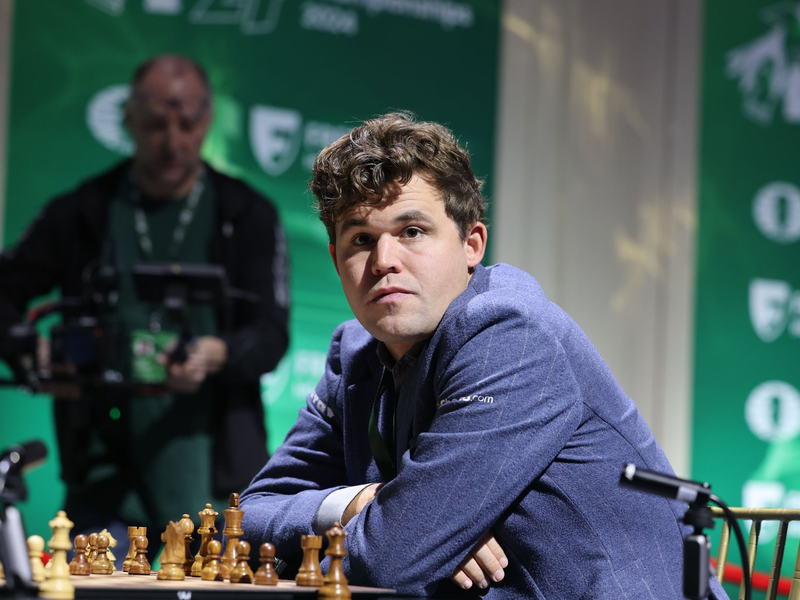 Titelverteidiger Magnus Carlsen hat nach einer Bestrafung seinen Rückzug von der Schnellschach-WM erklärt. - Foto: Seshadri Sukumar/ZUMA Press Wire/dpa