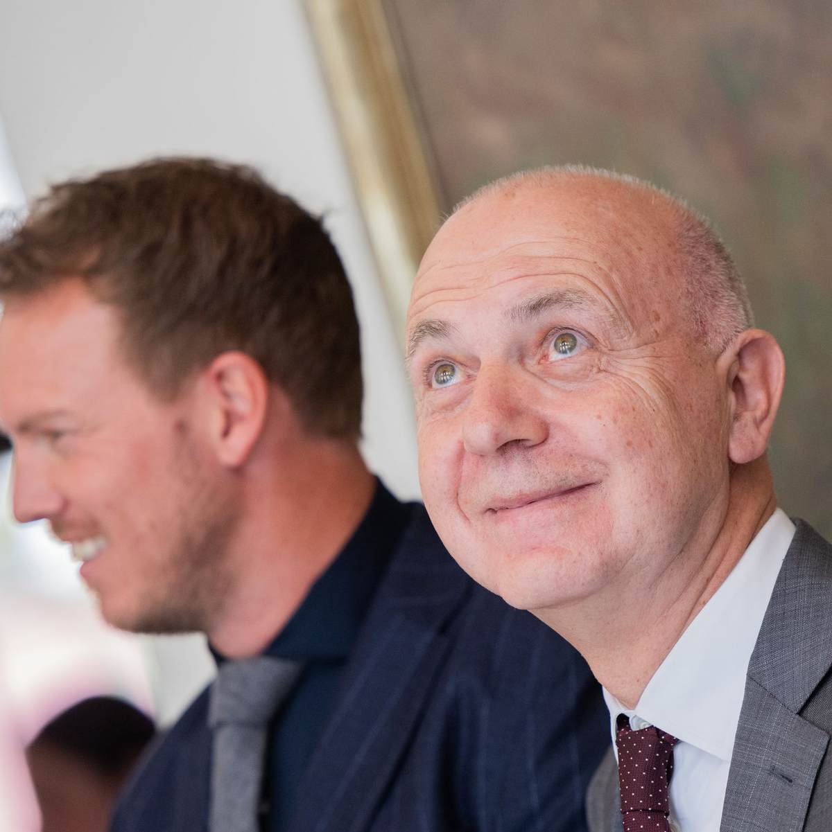 DFB-Präsident Bernd Neuendorf und Bundestrainer Nagelsmann haben Grund zur Freude.  - Foto: Rolf Vennenbernd/dpa
