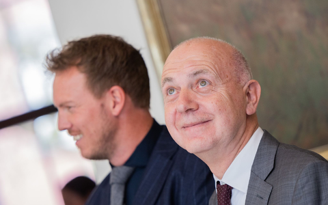 DFB-Präsident Bernd Neuendorf hat Bundestrainer Julian Nagelsmann eine sehr gute Arbeit bescheinigt. - Foto: Rolf Vennenbernd/dpa