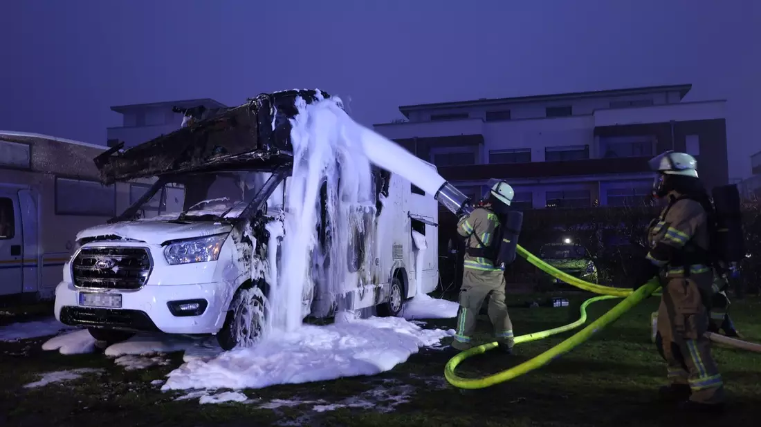 FW-KLE: Brand eines Wohnmobils - Bild: presseportal.de
