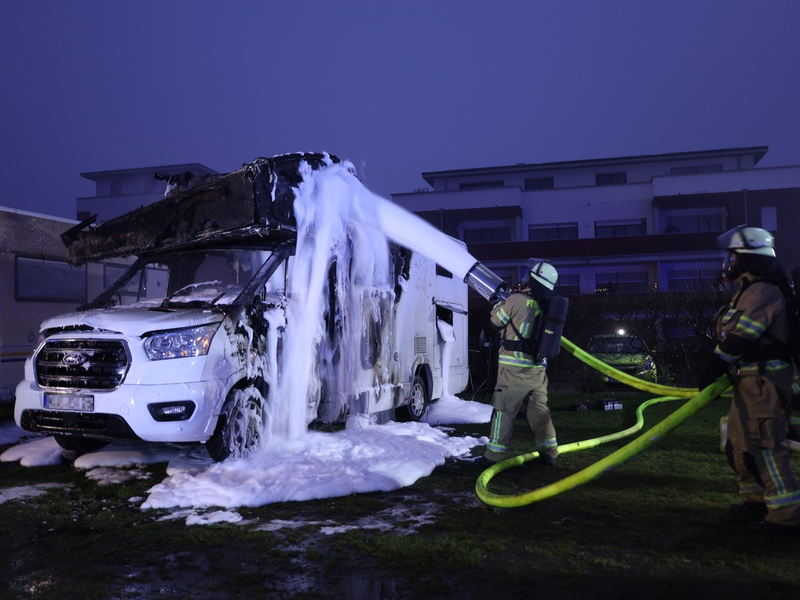 FW-KLE: Brand eines Wohnmobils - Foto: presseportal.de