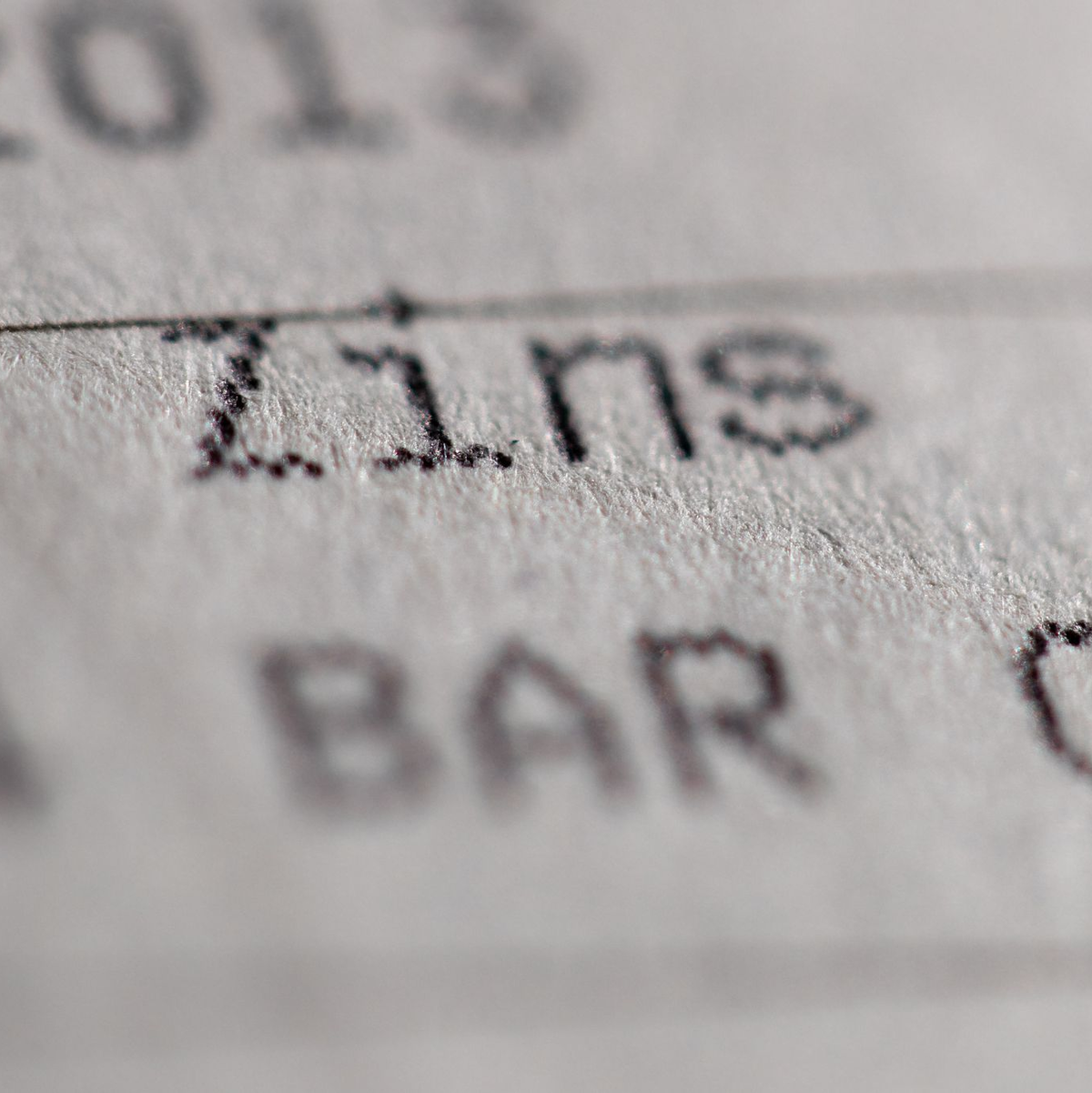 Festgeld und Tagesgeld bringen wieder weniger ein. (Symbolbild) - Foto: Daniel Karmann/dpa