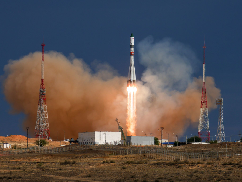 Vom russischen Weltraumbahnhof in Baikonur (Kasachstan) fliegen immer wieder Kosmonauten und Astronauten gemeinsam zur ISS. (Archivbild) - Foto: Ivan Timoshenko/Roscosmos space corporation/AP