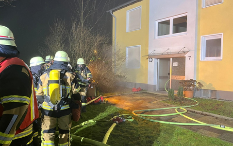 FW-E: Kellerbrand in einem Mehrfamilienhaus - ein Anwohner verletzt - Foto: presseportal.de