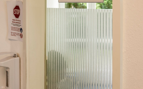 Warten heißt es erst mal in vielen Praxen. - Foto: Frank Molter/dpa