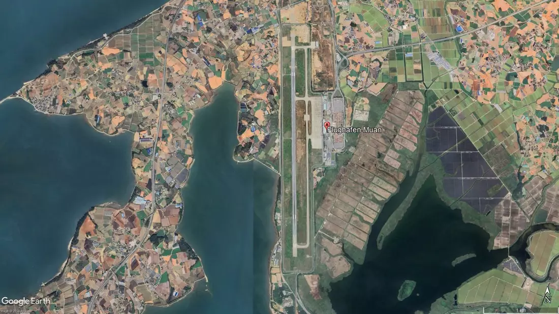 Der Flughafen Muan liegt knapp 300 Kilometer südwestlich von Seoul.  - Bild: Google Earth/dpa