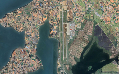Der Flughafen Muan liegt knapp 300 Kilometer südwestlich von Seoul.  - Foto: Google Earth/dpa