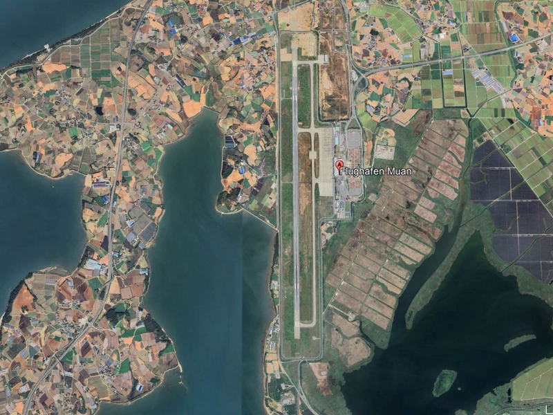 Der Flughafen Muan liegt knapp 300 Kilometer von der Hauptstadt Seoul entfernt. - Foto: Google Earth/dpa