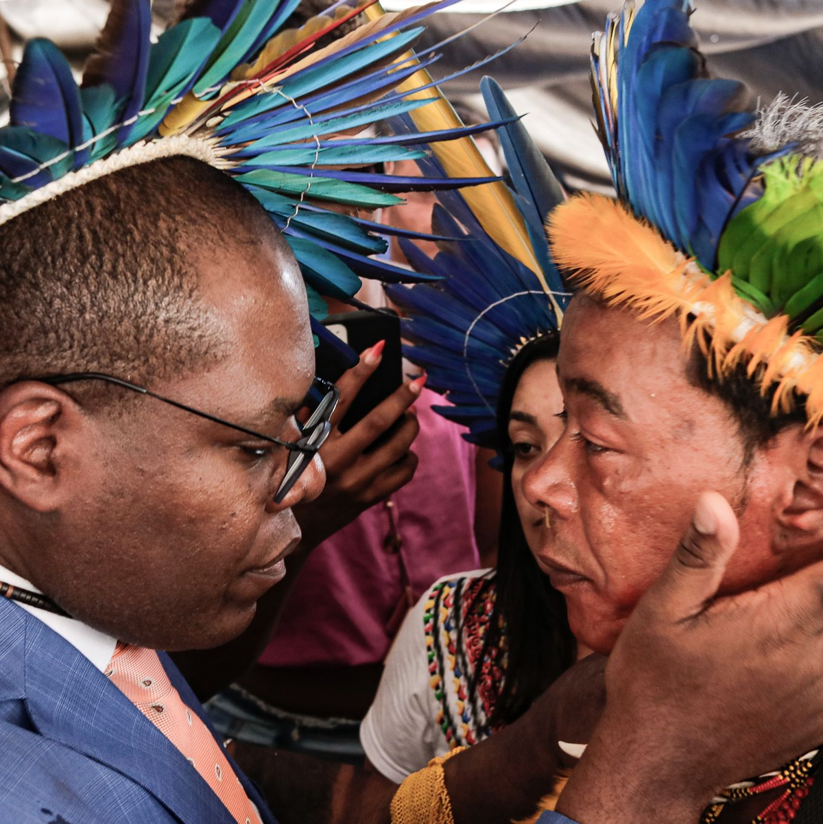 Die Sprachenvielfalt der Welt, etwa unter indigenen Völkern, ist für Forschende sehr spannend. - Foto: Allison Sales/dpa