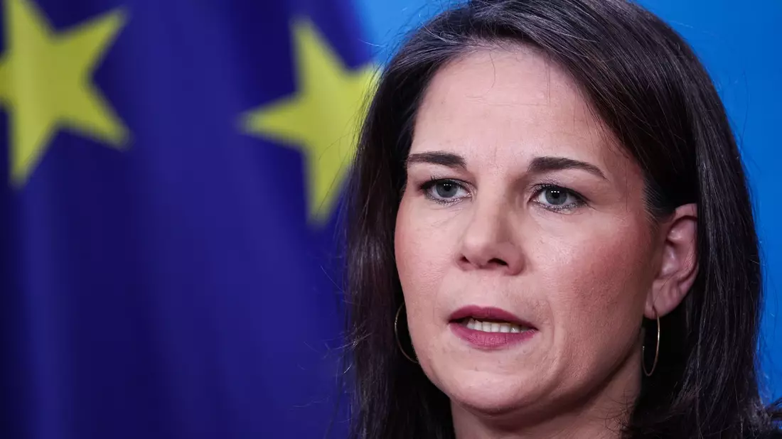 Bundesaußenministerin Annalena Baerbock (Grüne) spricht sich klar für weitere Milliardenhilfen für die Ukraine aus.  - Bild: Hannes P Albert/dpa