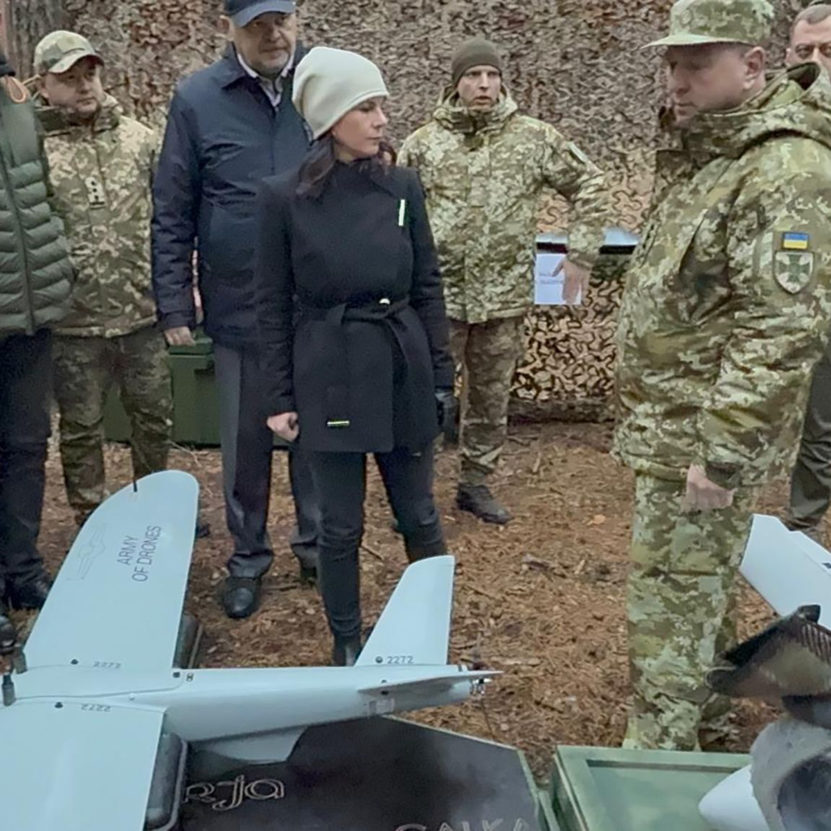 Baerbock hat der Ukraine schon bei mehreren Solidaritätsbesuchen ihrer Unterstützung versichert. (Archivbild) - Foto: Jörg Blank/dpa