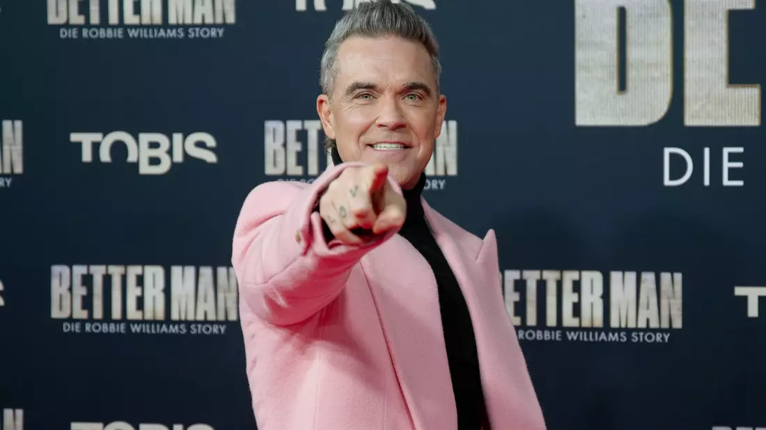 Kommt 2025 mit Konzerten nach Deutschland: Superstar Robbie Williams. (Archivbild)  - Bild: Henning Kaiser/dpa