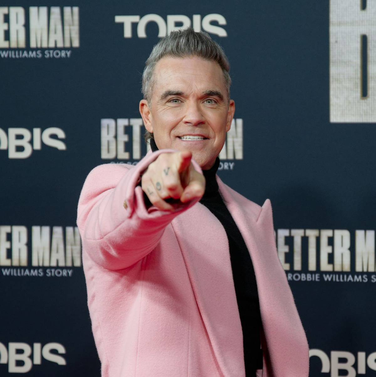 Kommt 2025 mit Konzerten nach Deutschland: Superstar Robbie Williams. (Archivbild)  - Foto: Henning Kaiser/dpa