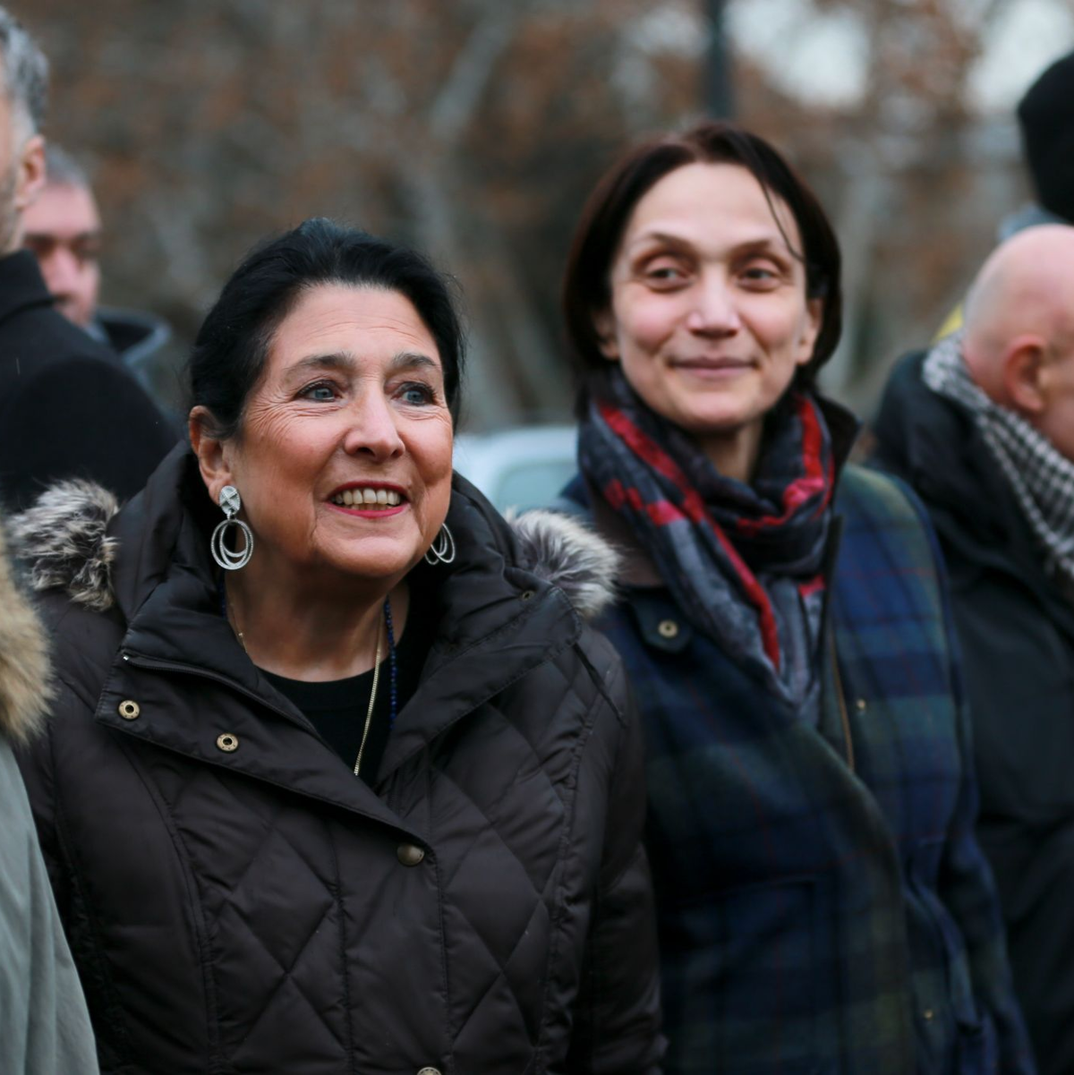 Tausende protestieren seit Wochen in Georgien. - Foto: Zurab Tsertsvadze/AP/dpa