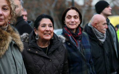 Tausende protestieren seit Wochen in Georgien. - Foto: Zurab Tsertsvadze/AP/dpa