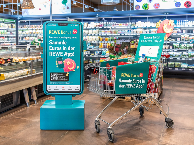 Mehr sparen mit REWE Bonus: Euros statt Punkte - Bonusprogramm für individuelle Vorteile / Neues Vorteilsprogramm ist für REWE der nächste Schritt innerhalb der digitalen Angebotskommunikation - Foto: presseportal.de