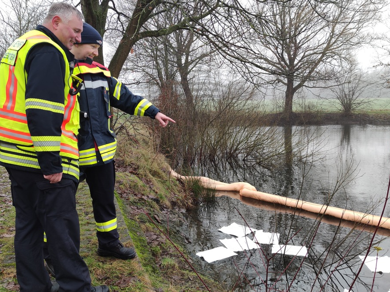 FW Celle: Gewässerverunreinigung - Foto: presseportal.de