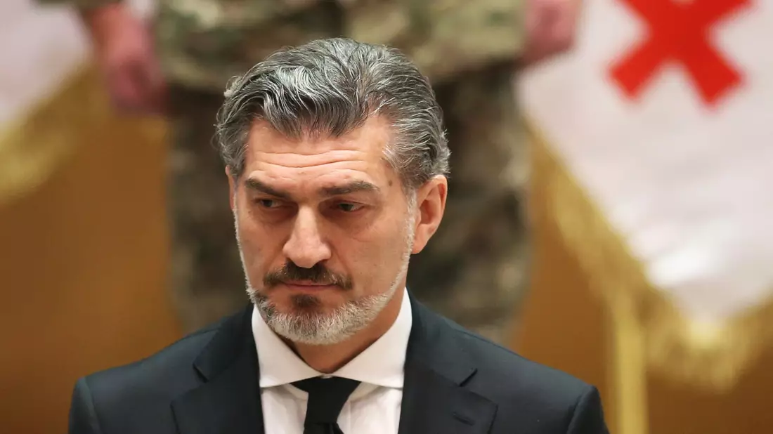 Der frühere Fußballer Michail Kawelaschwili ist neuer Präsident der seit Wochen von proeuropäischen Protesten erschütterten Südkaukasusrepublik Georgien. - Bild: Irakli Gedenidze/Pool Reuters/AP/dpa