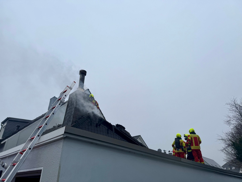 FW-Heiligenhaus: Kaminbrand in Heiligenhaus Isenbügel - Foto: presseportal.de