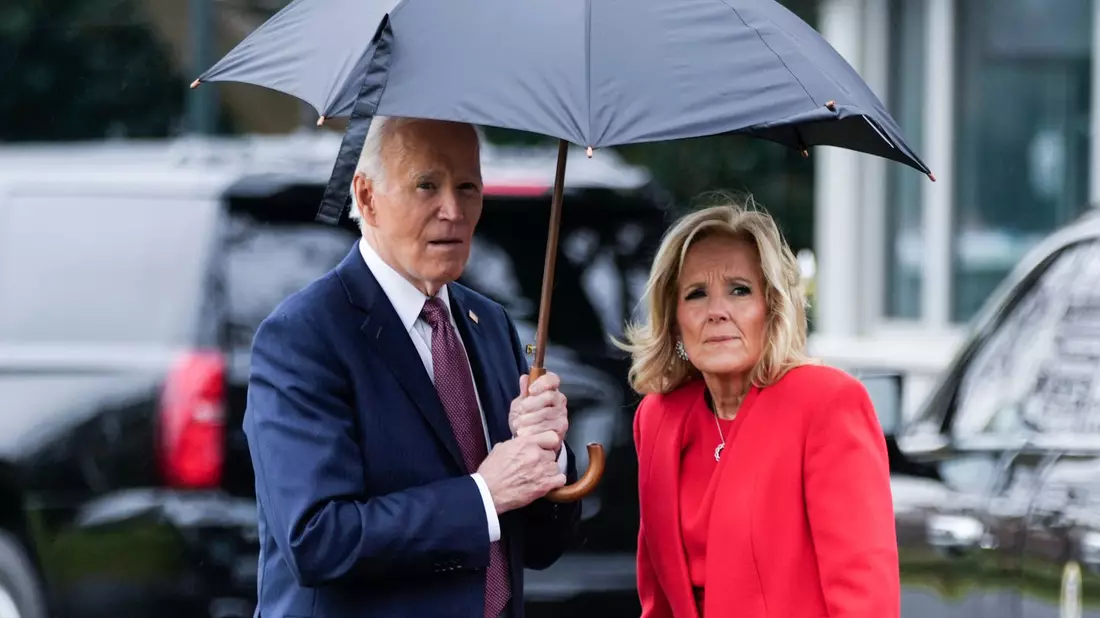 Biden gilt als Familienmensch. (Archivbild) - Bild: Ben Curtis/AP/dpa