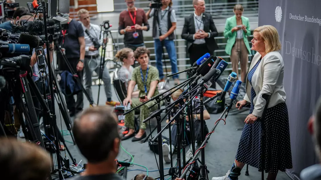 Nancy Faeser will sich den Fragen zu Magdeburg und den Folgen stellen (Foto:Archiv). - Bild: Kay Nietfeld/dpa