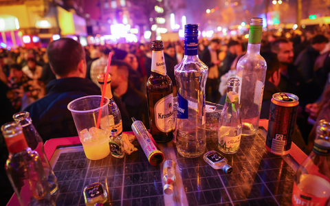 Silvesternächte sind oft von alkohollastig. (Archivbild) - Foto: Christian Charisius/dpa
