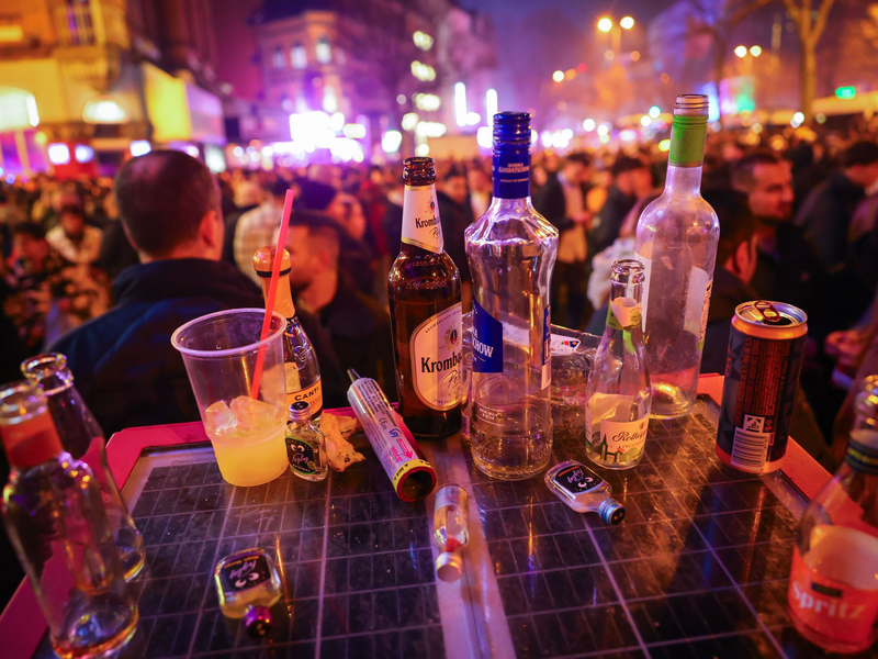 Silvesternächte sind oft von alkohollastig. (Archivbild) - Foto: Christian Charisius/dpa
