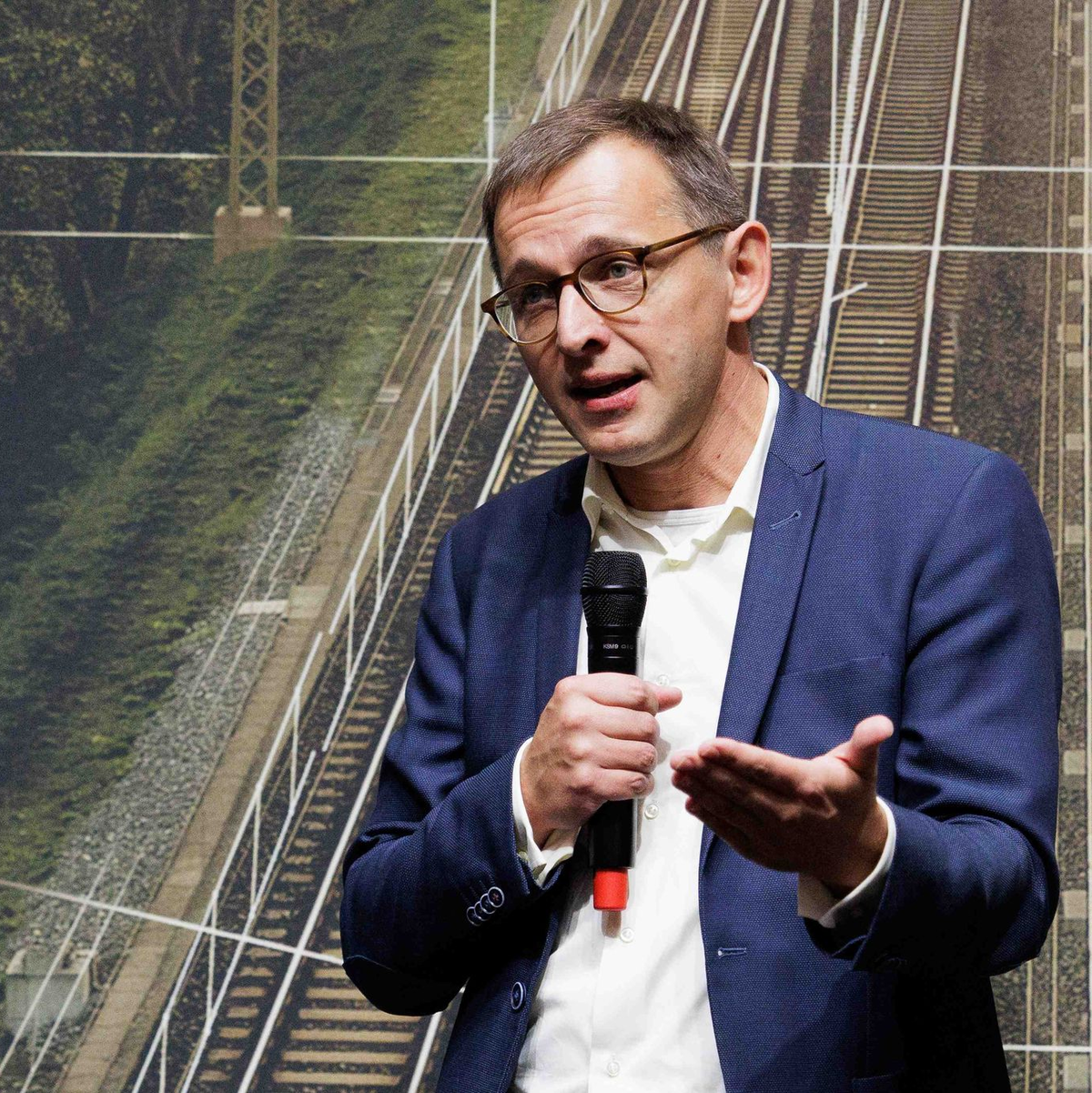 InfraGo-Vorstand Philipp Nagl erwartet, dass der Zugverkehr bei gleichbleibenden Investitionen in wenigen Jahren merklich besser wird. (Archivbild) - Foto: Carsten Koall/dpa