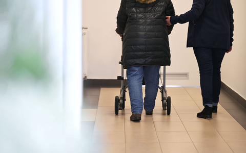 Die Pflegeversicherung wird 2025 wieder teurer. (Archivbild) - Foto: Michael Bahlo/dpa