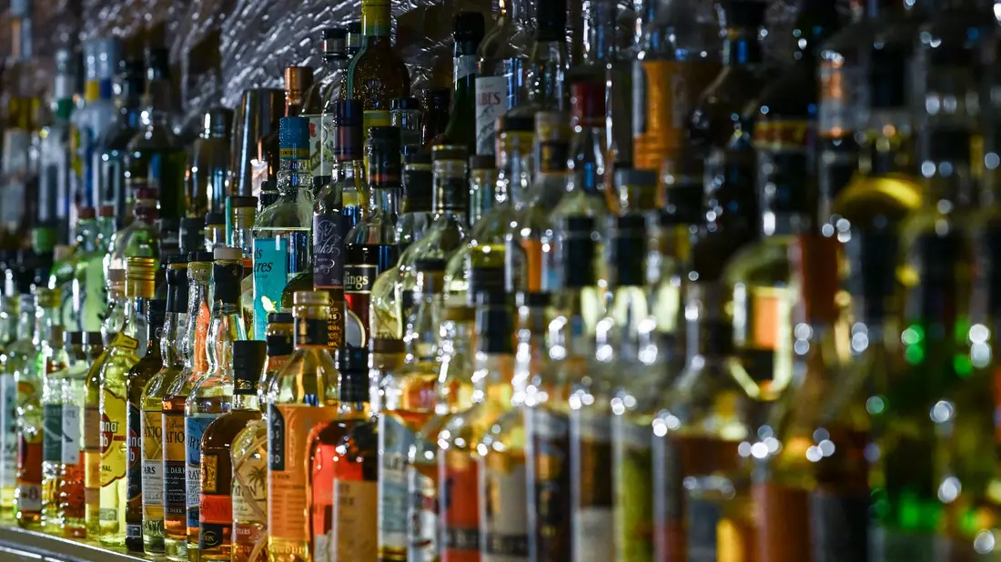 Ein Trend breitet sich aus: Zunehmend Menschen verzichten im Januar auf den Konsum von Alkohol. (Symbolbild) - Bild: Jens Kalaene/dpa