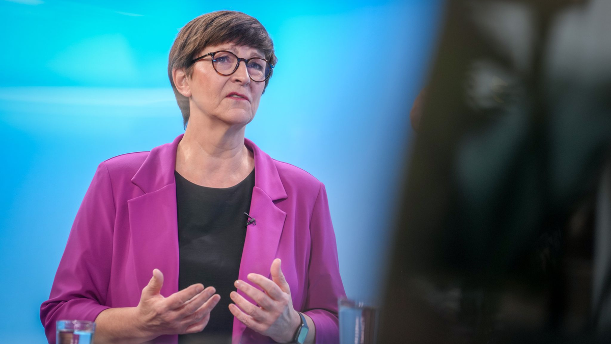 Esken glaubt, dass Musk nur das Ziel verfolgt, immer reicher zu werden. (Archivbild) - Foto: Kay Nietfeld/dpa