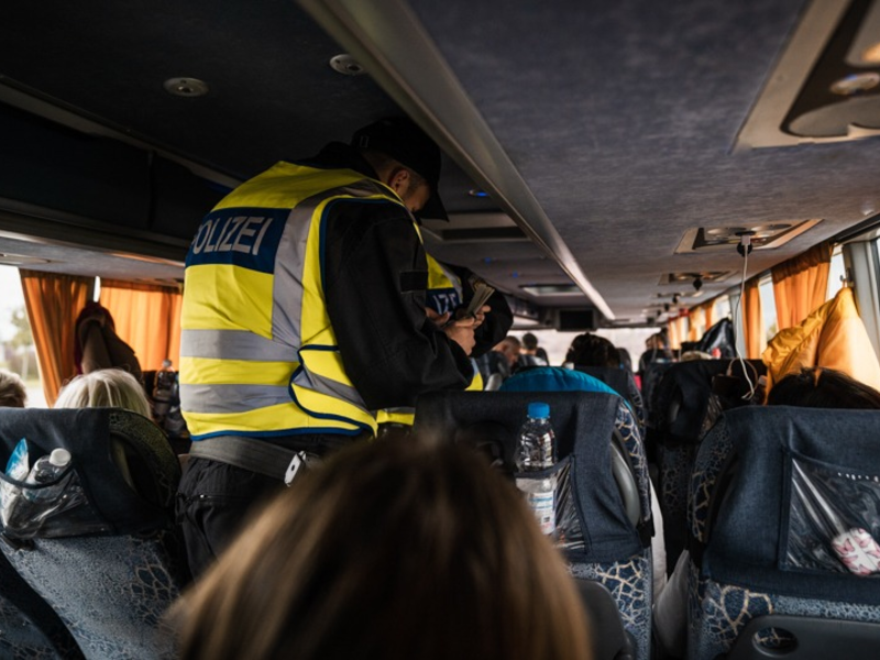 Bundespolizeidirektion München: Reisende mit fremden Dokumenten gestoppt/ Bundespolizei deckt Ausweismissbrauch auf - Foto: presseportal.de
