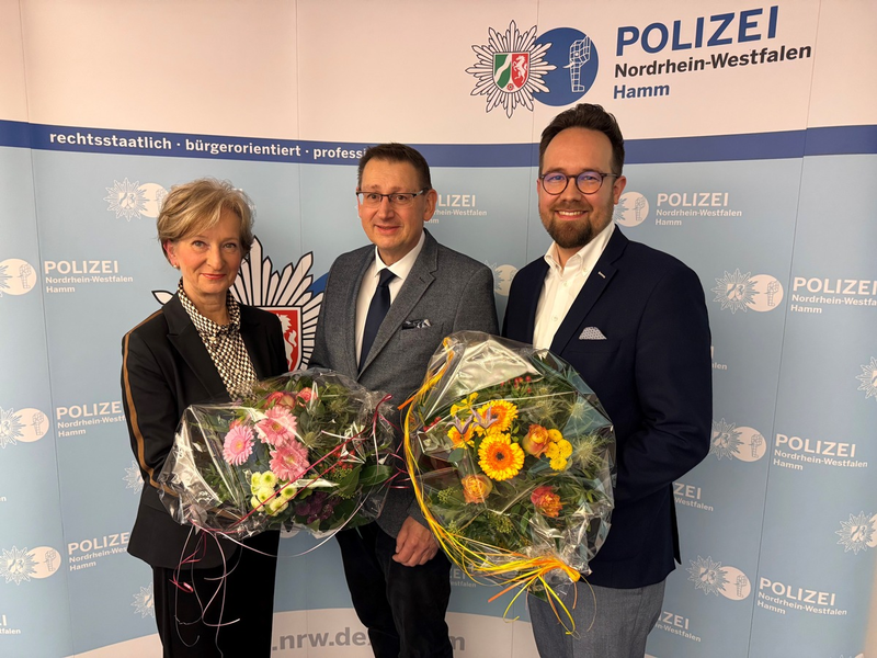 POL-HAM: Wechsel in der Führungsriege der Polizei Hamm: Verabschiedung von Adriane Klostermann und Begrüßung von Regierungsdirektor Jan Kieseheuer - Foto: presseportal.de
