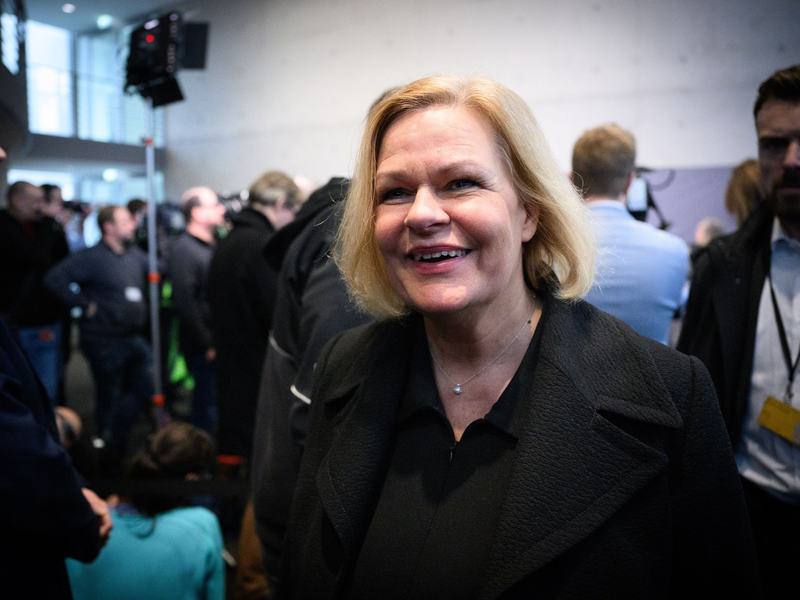 Tamara Zieschang (CDU), ist Innenministerin von Sachsen-Anhalt. In ihrem Bundesland lag das Personenpotenzial im Phänomenbereich «Verfassungsschutzrelevante Delegitimierung des Staates» in den Jahren 2022 und 2023 jeweils knapp im dreistelligen Bereich. Im vergangenen Jahr hat sich die Zahl nach bisherigen Informationen weiter verringert. - Foto: Bernd von Jutrczenka/dpa