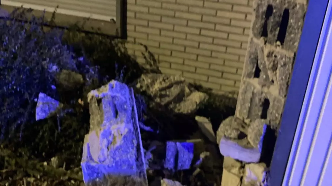 POL-AC: Alleinunfall in Stolberg - Mann fährt mit Auto gegen Mauer - Bild: presseportal.de