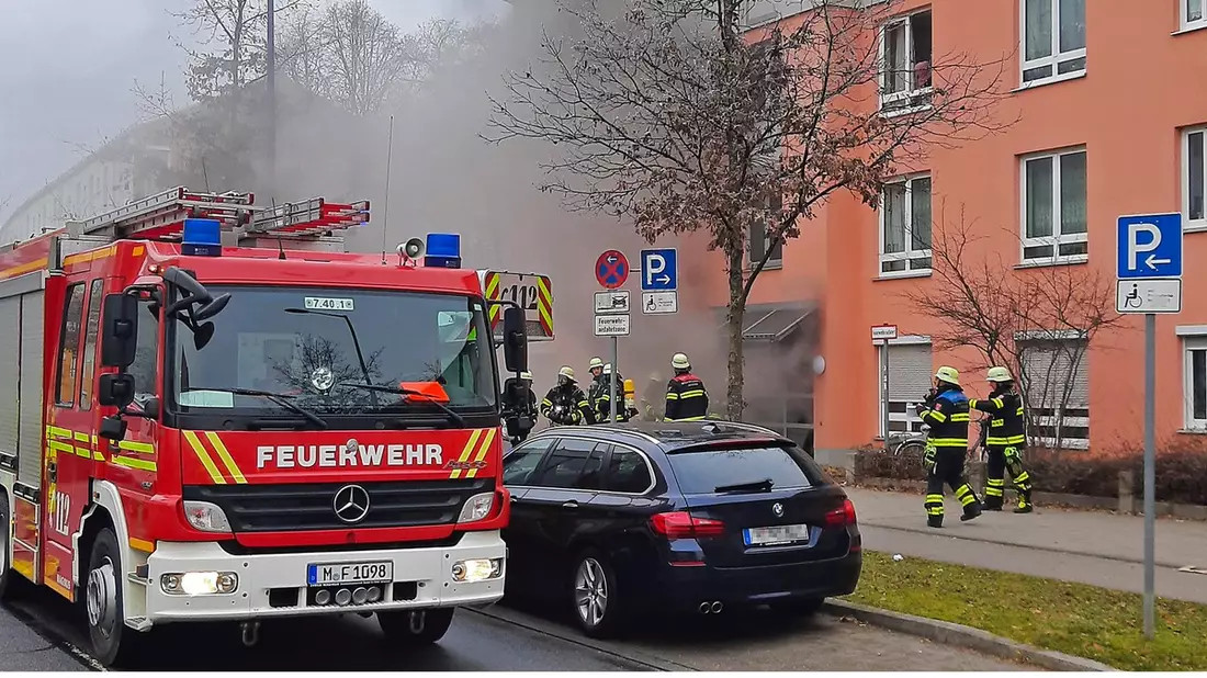FW-M: Rauchentwicklung im Treppenhaus (Harthof) - Bild: presseportal.de