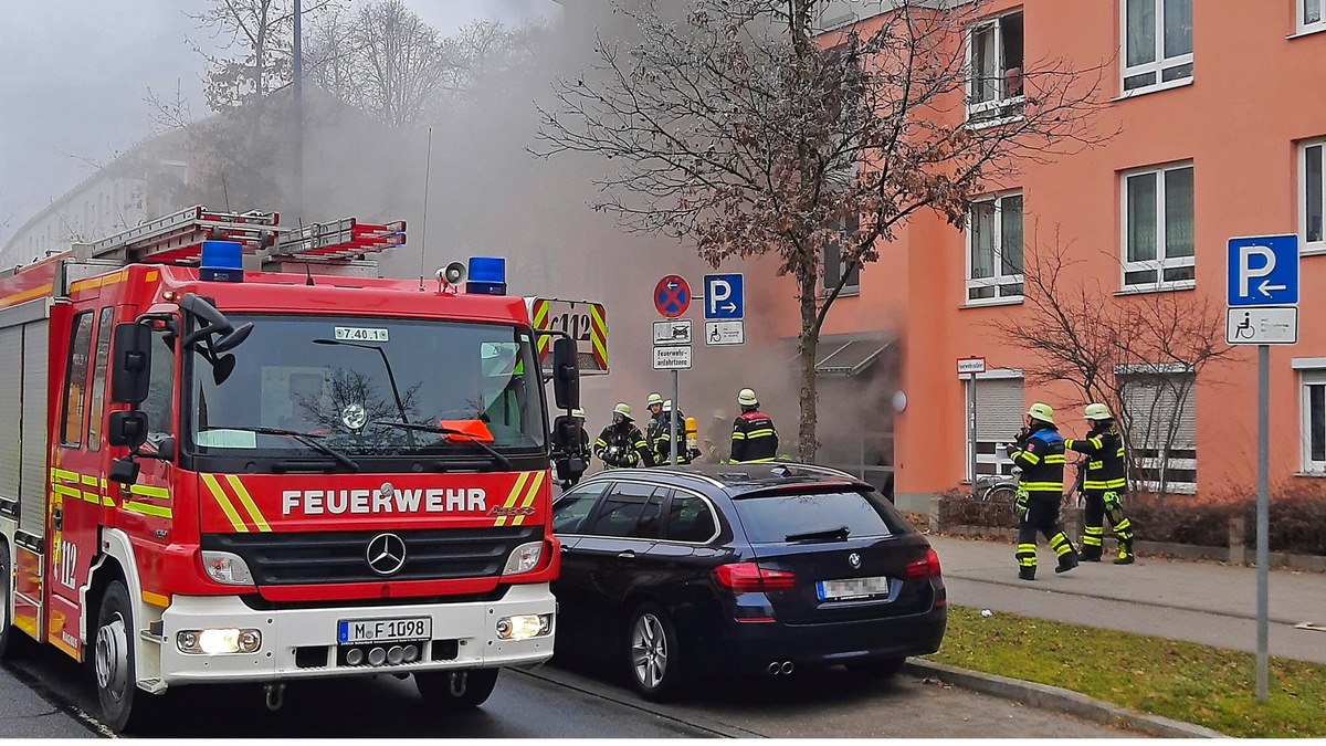 FW-M: Rauchentwicklung im Treppenhaus (Harthof) - Foto: presseportal.de